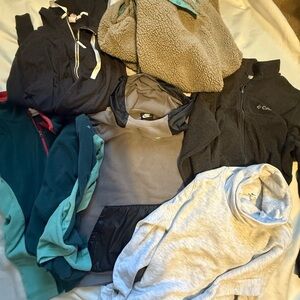 Lot of mixed 6 winter tops/ hoodies/jacket  nike and columia